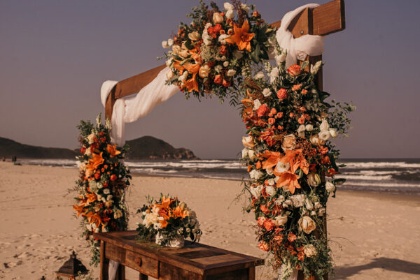 Praia como cenário ideal para um casamento intimista durante a pandemia -  Village Praia do Rosa